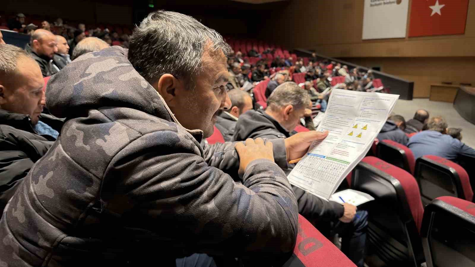 Büyükşehir’den saha personellerine iş sağlığı ve güvenliği eğitimi
