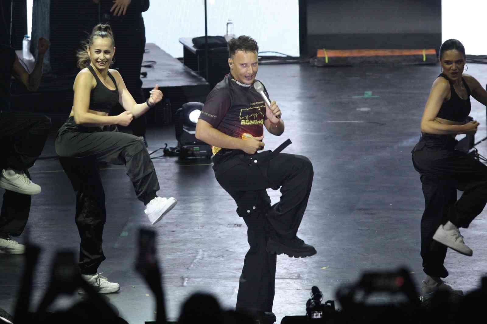 Büyükşehir’den Sevgililer Günü’ne Edis konseri
