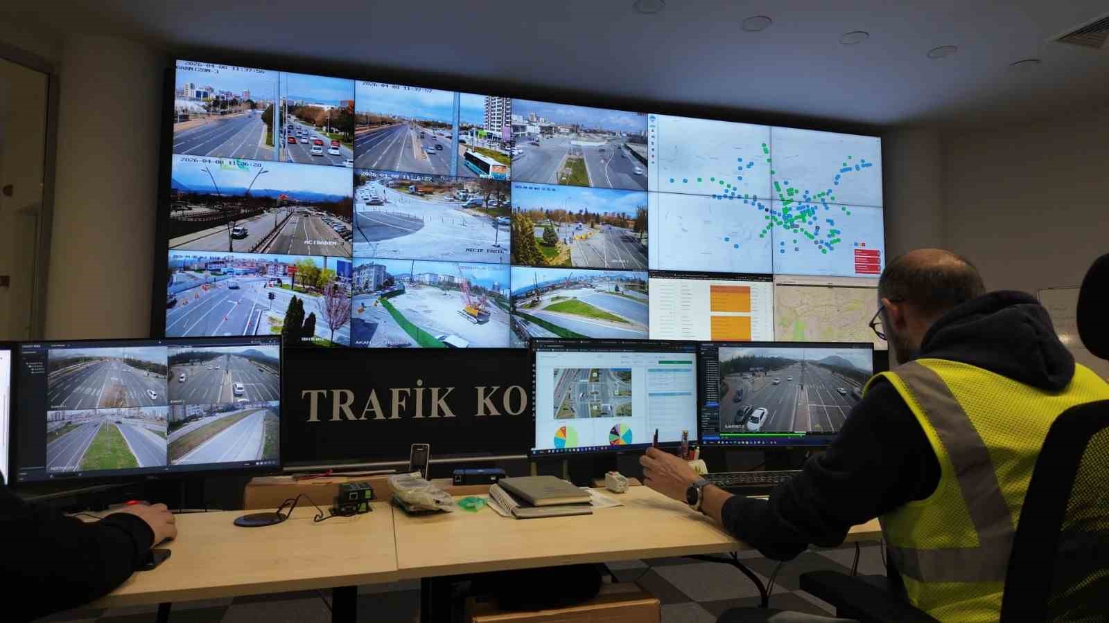 Büyükşehirden trafiğin kalbi ‘Kartal’da akıllı sistemlerle 7/24 kesintisiz yönetim
