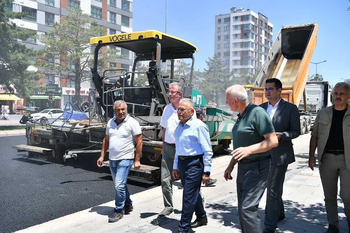 Büyükşehirden ulaşıma 1 milyar TL’yi aşan dev sıcak asfalt yatırımı
