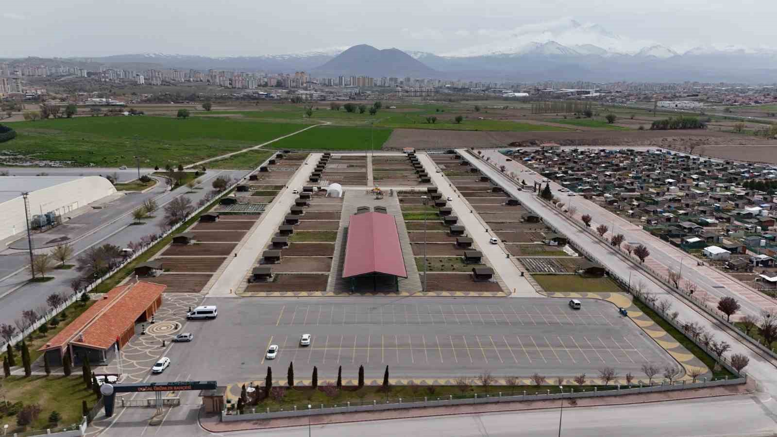 Büyükşehir’den üniversite öğrencilerine uygulamalı organik tarım eğitimi
