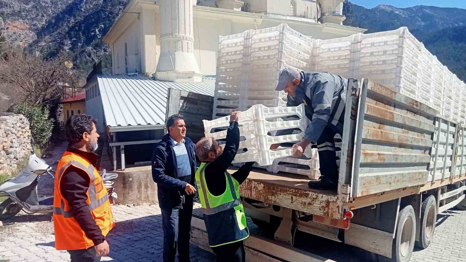 Büyükşehir’den üreticilere ipekböceği besleme tablası desteği
