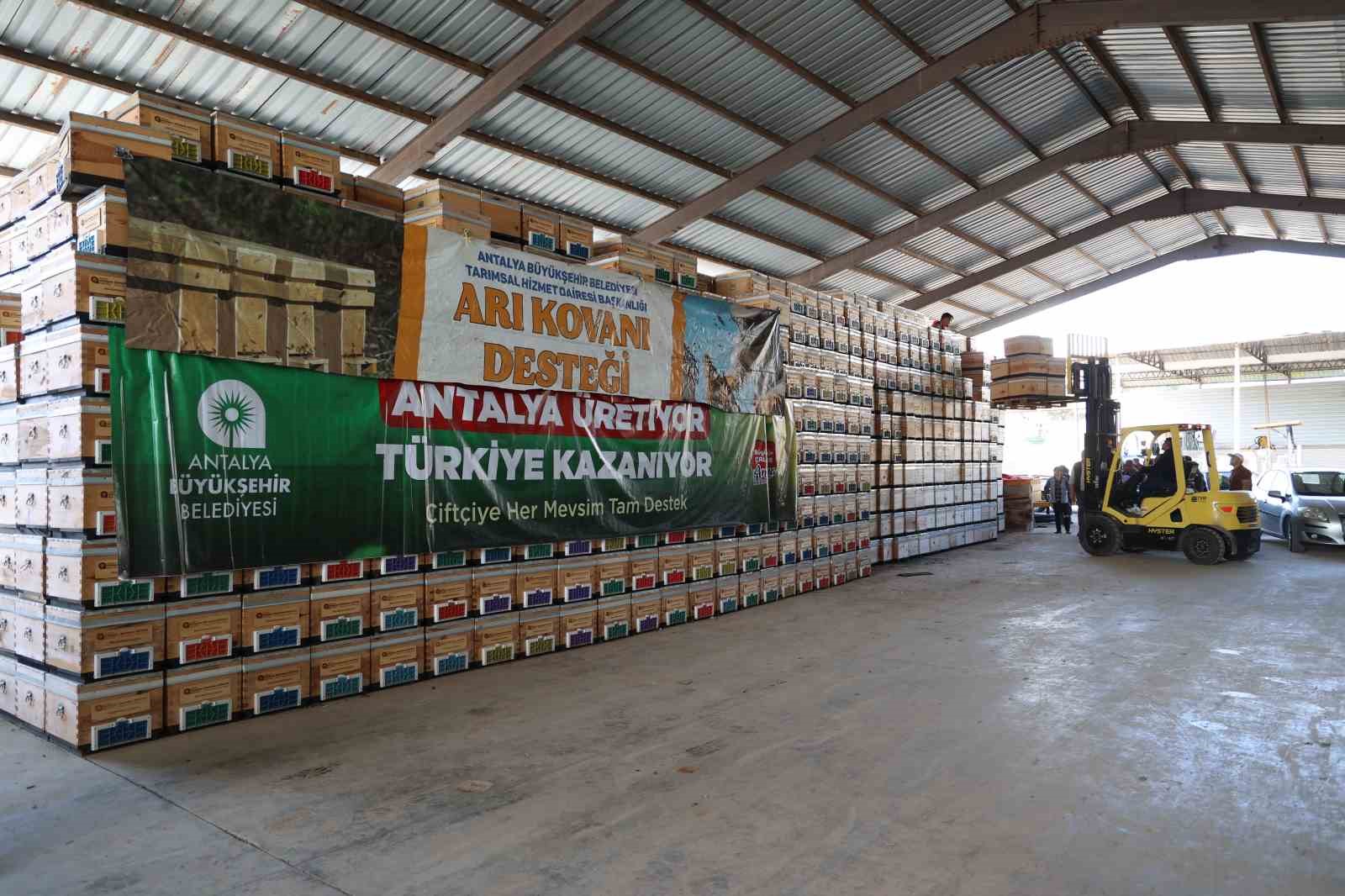 Büyükşehirden üreticiye arı kovanı desteği
