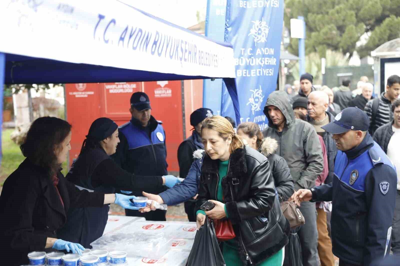 Büyükşehir’den vatandaşlara kandil helvası
