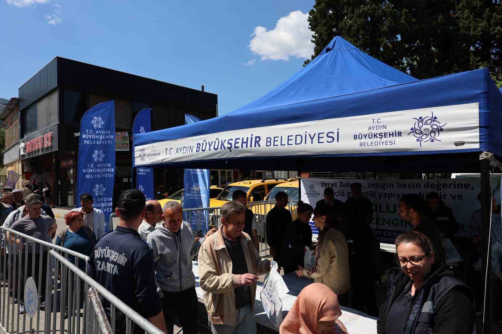 Büyükşehir’in ’Ata Tohumları’ Bozdoğan’da vatandaşlarla buluştu
