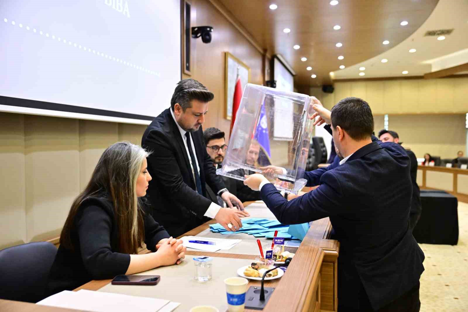 Büyükşehir’in başkanvekili 61 oyla Şahin Biba oldu
