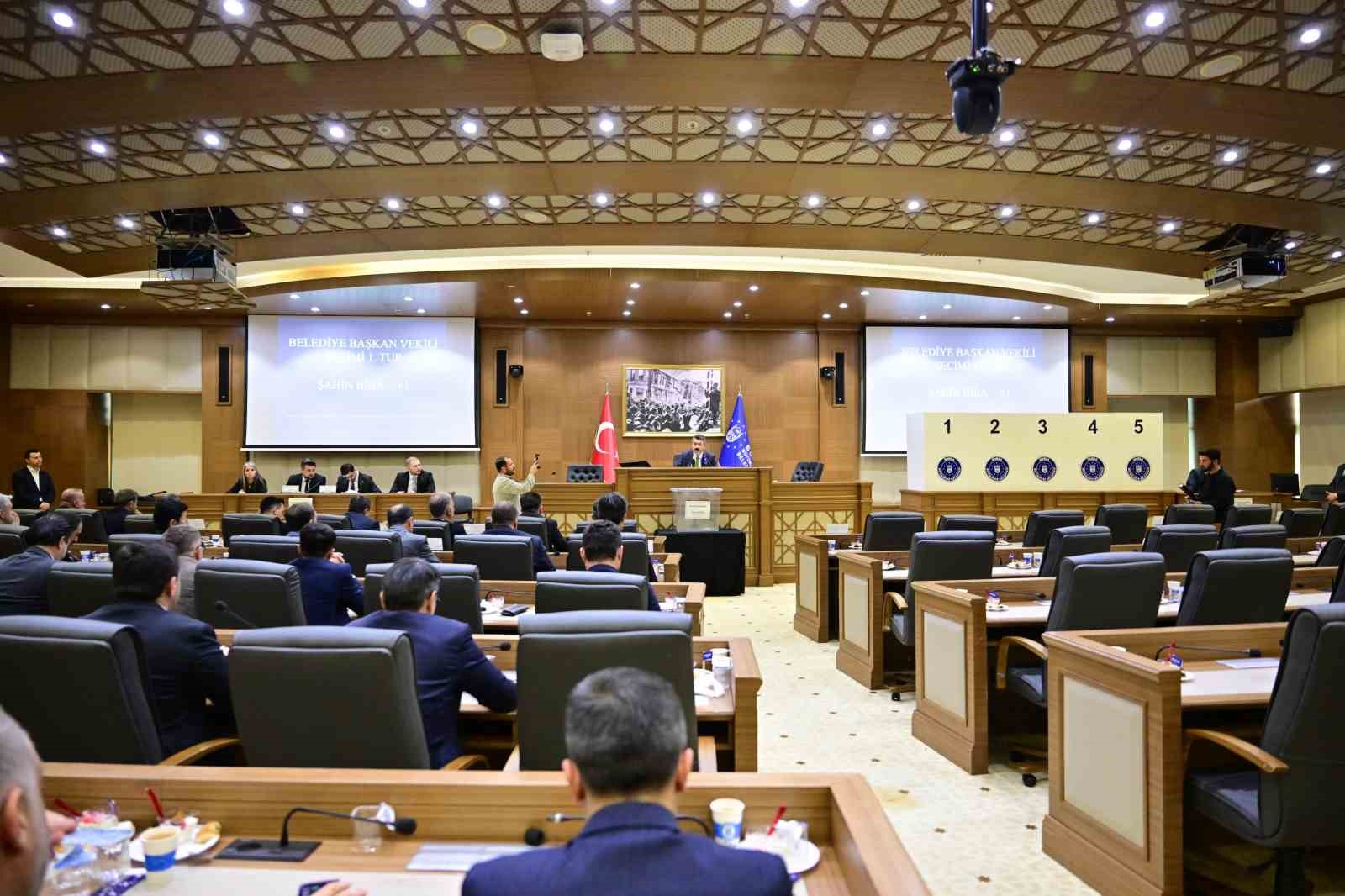 Büyükşehir’in başkanvekili 61 oyla Şahin Biba oldu
