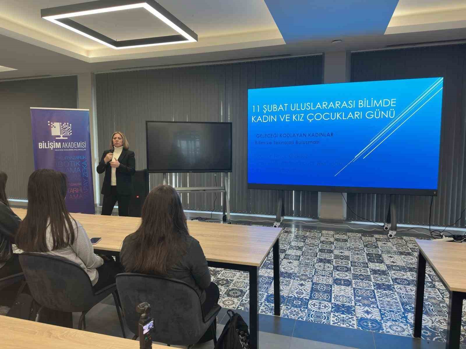 Büyükşehirin Bilişim Akademisi, Scientix 2026’ya ev sahipliği yaptı: Geleceğin kodlarını kadınlar yazıyor
