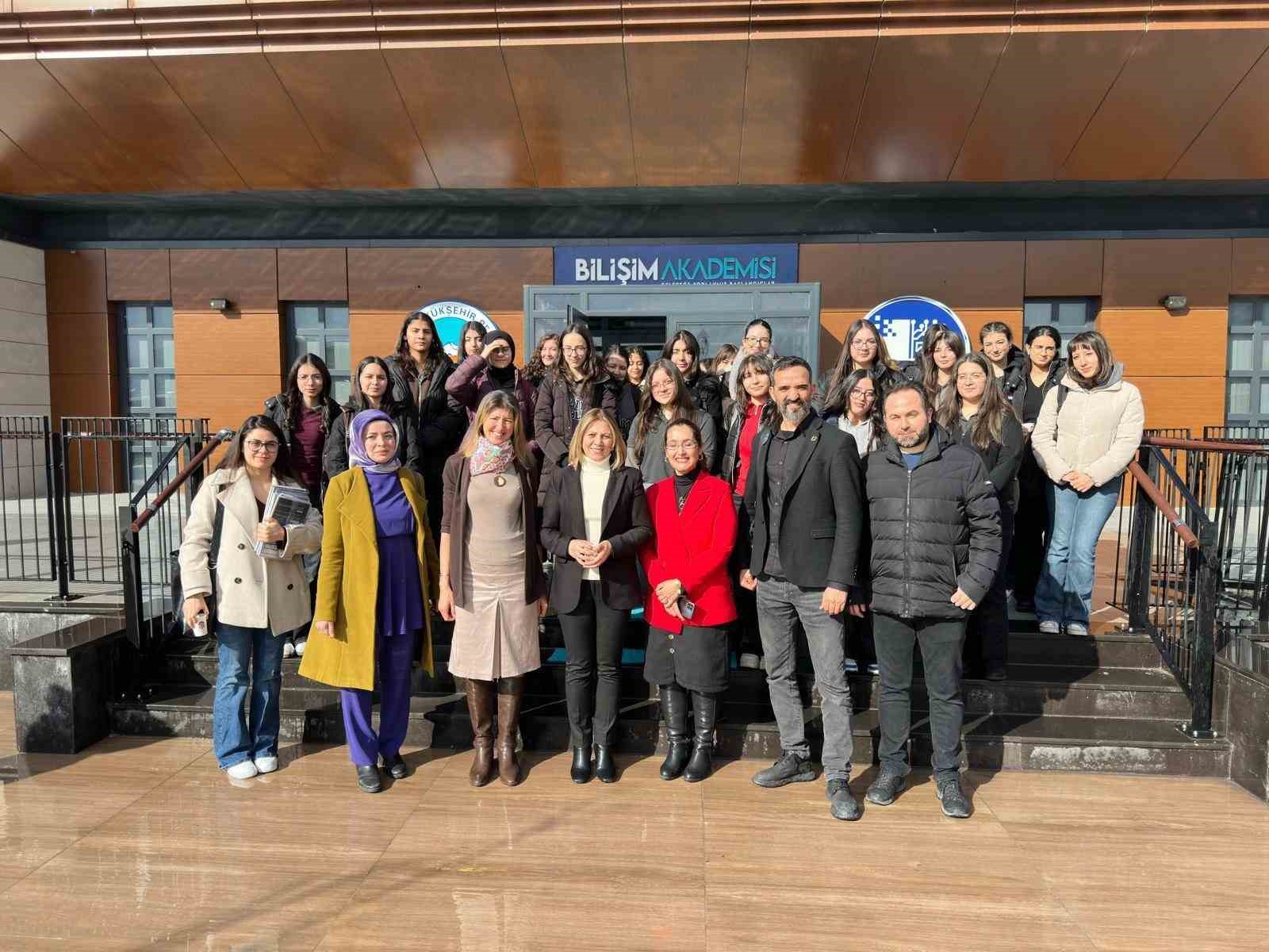 Büyükşehirin Bilişim Akademisi, Scientix 2026’ya ev sahipliği yaptı: Geleceğin kodlarını kadınlar yazıyor
