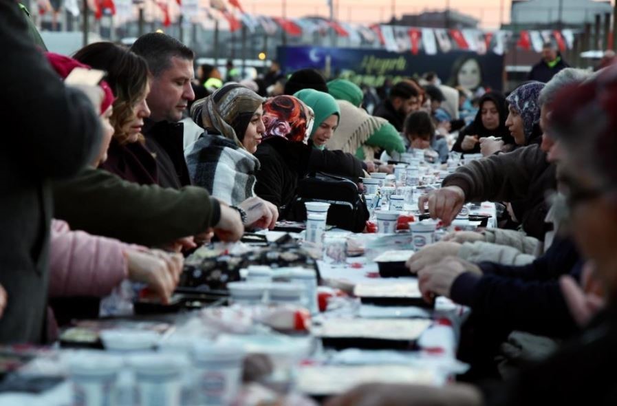 Büyükşehir’in gönül sofrası Ergene’de kuruldu
