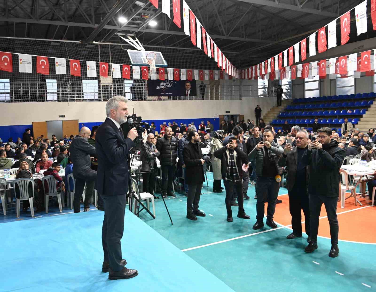Büyükşehir’in gönül sofrası Türkoğlu’nda kuruldu
