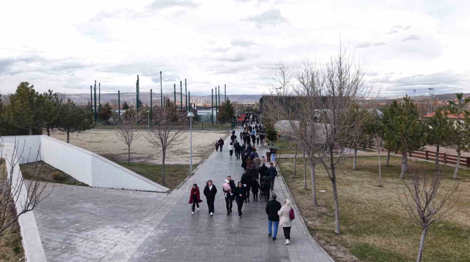 Büyükşehirin hayvanat bahçesinde bayram yoğunluğu: 40 bin ziyaretçi
