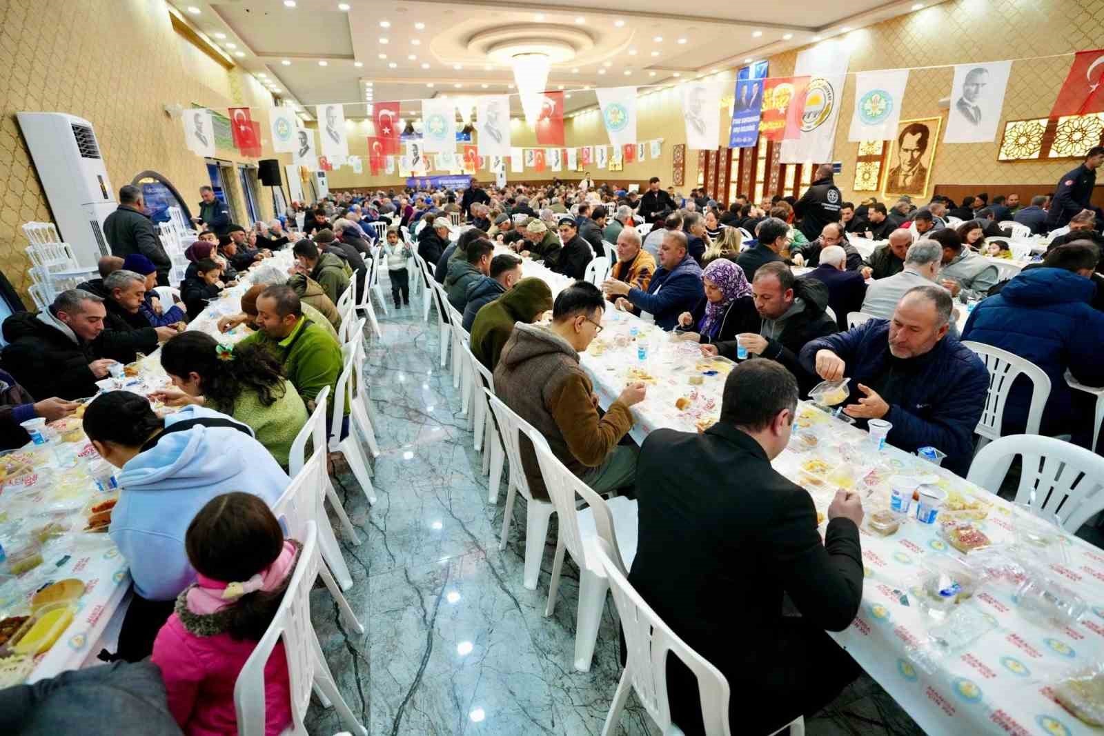 Büyükşehirin iftar sofrası Köprübaşı’nda kuruldu
Büyükşehirin iftar sofrası Köprübaşı’nda kuruldu