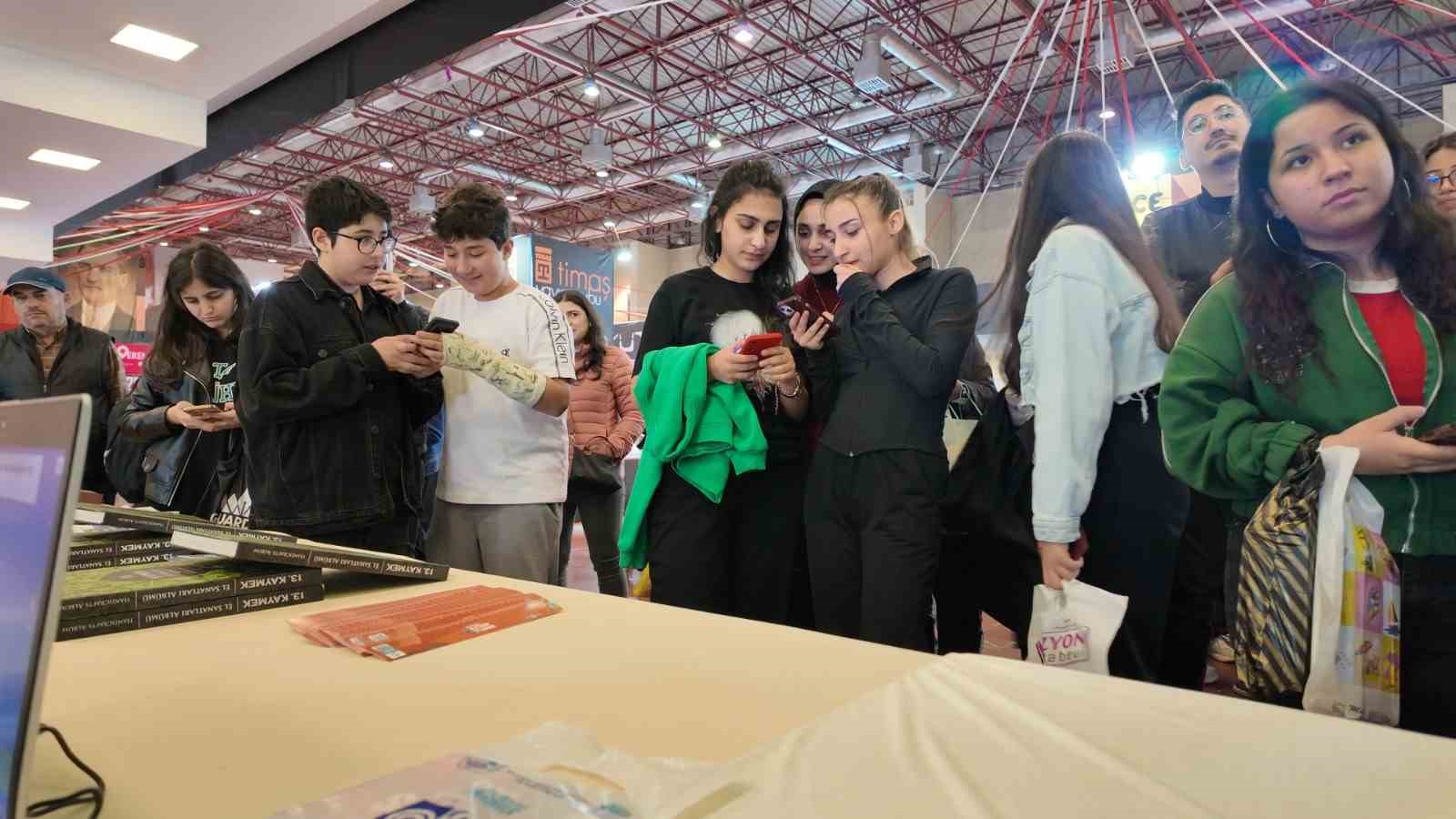 Büyükşehir’in Kültür Standı 8. Kayseri Kitap Fuarı’na renk katıyor
