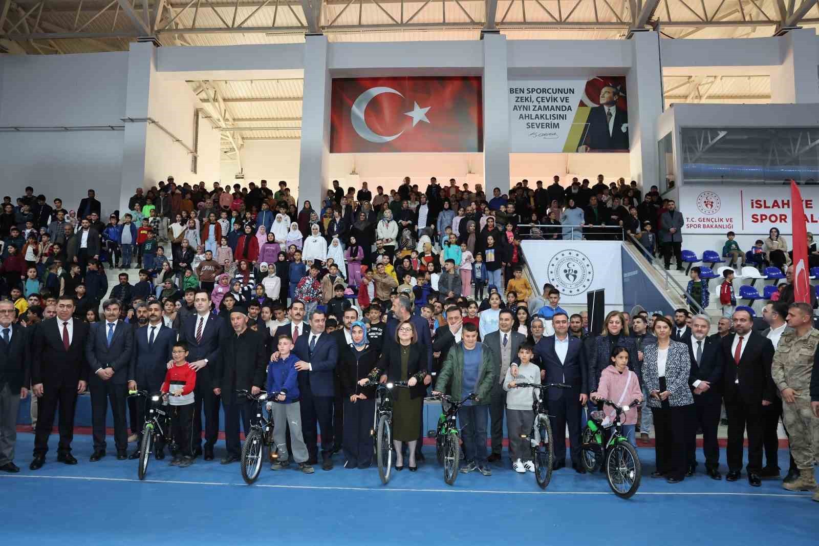 Büyükşehir’in Ramazan sofrası bu kez İslahiye’de kuruldu
