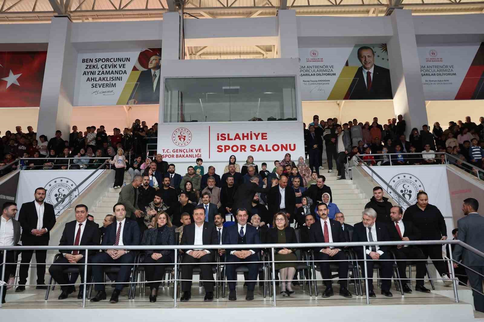 Büyükşehir’in Ramazan sofrası bu kez İslahiye’de kuruldu
