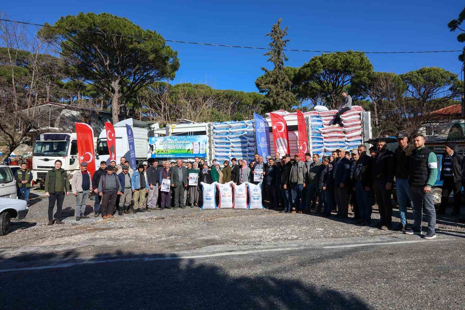 Büyükşehir’in üreticilere yem desteği devam ediyor
