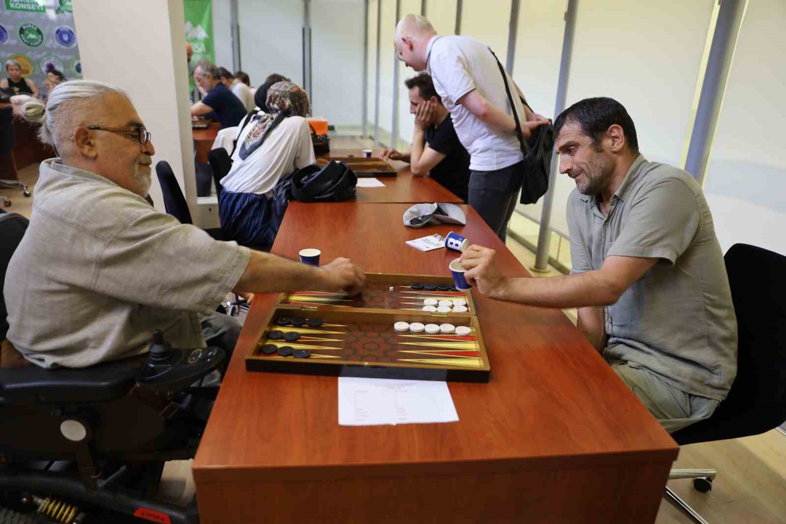 Büyükşehir’le engeller aşılıyor
