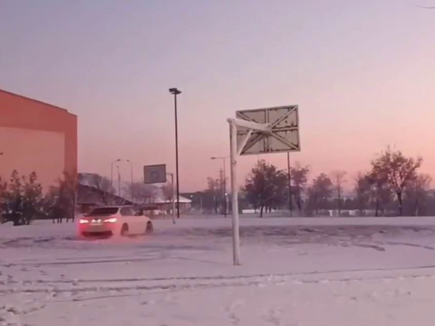 Buz üstünde drift kameraya yansıdı
