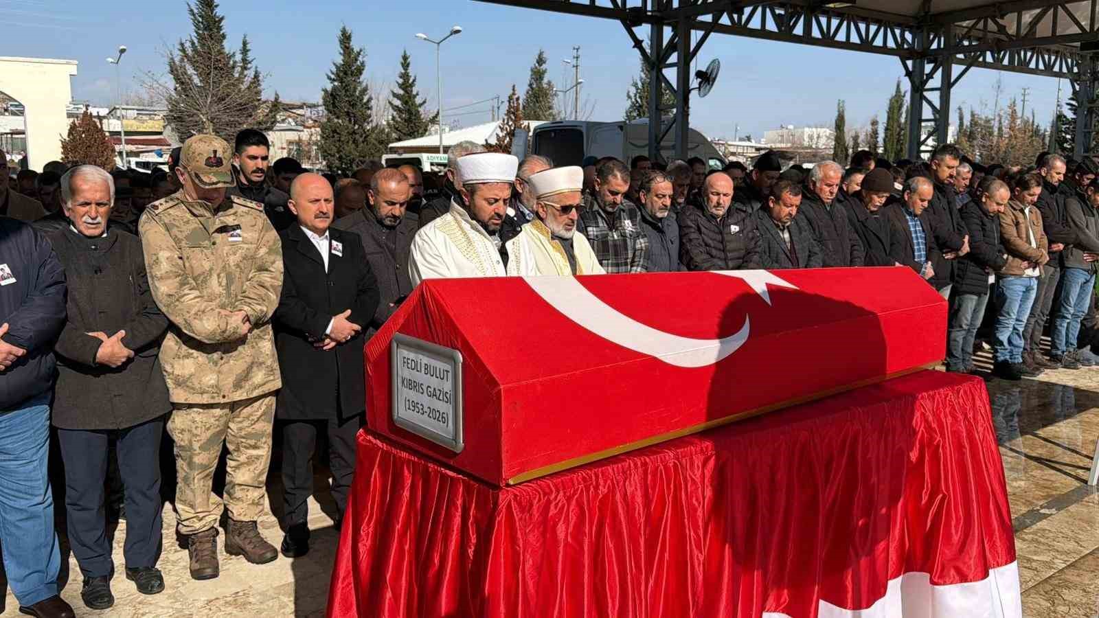 Buzda düşerek ağır yaralanan Kıbrıs gazisi hayatını kaybetti
Buzda düşerek ağır yaralanan Kıbrıs gazisi hayatını kaybetti