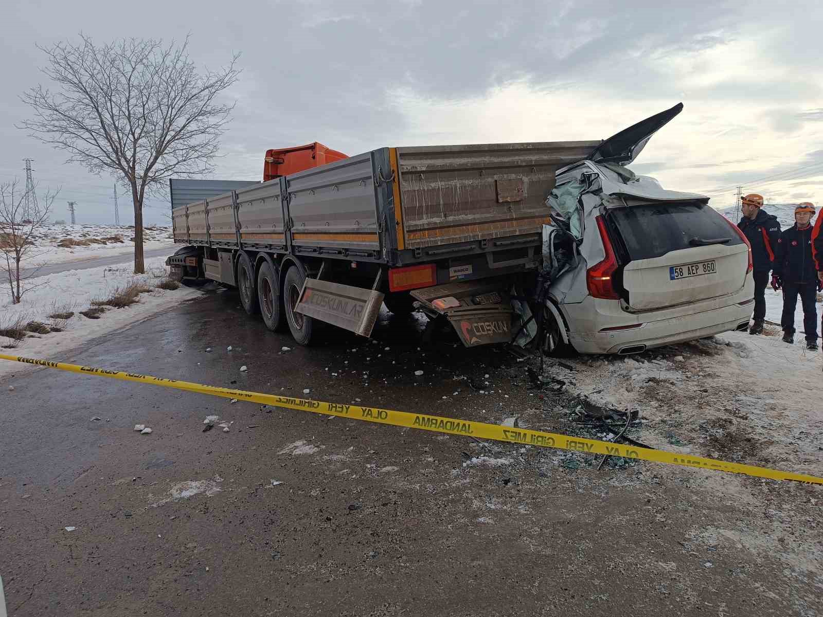 Buzlanma kazaya neden oldu, Sivaslı iş adamı kazada öldü
