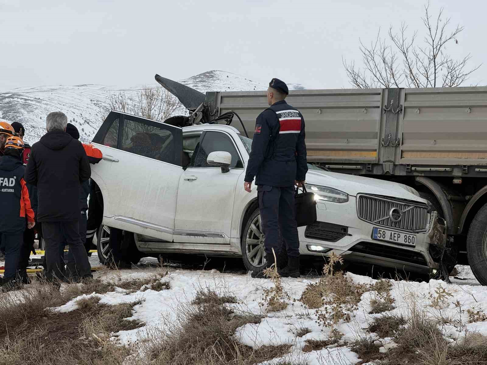 Buzlanma kazaya neden oldu, Sivaslı iş adamı kazada öldü
