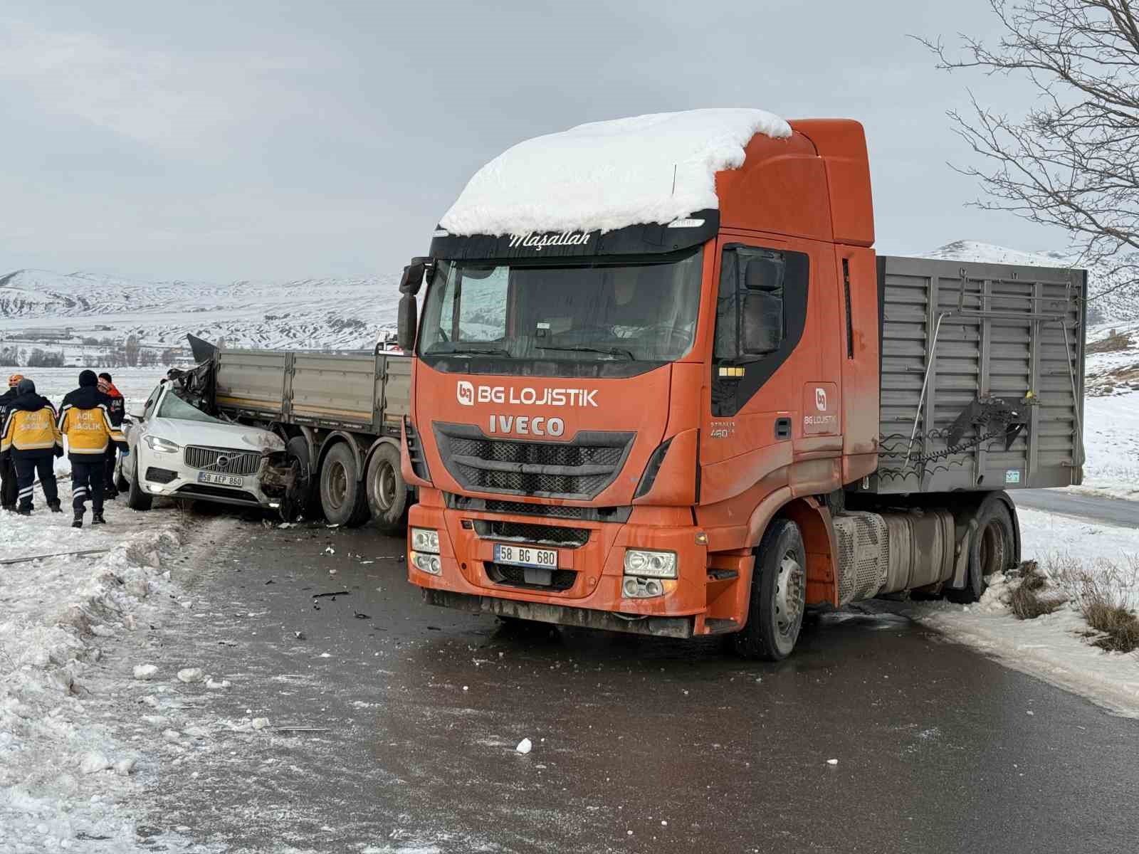 Buzlanma kazaya neden oldu, Sivaslı iş adamı kazada öldü
