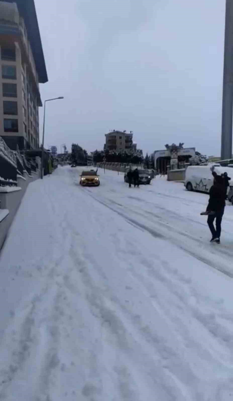 Buzlu yolda kaza böyle geldi
