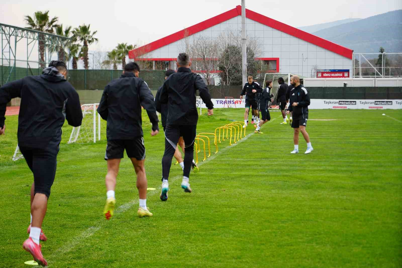 Cafumana Show’a doğum günü sürprizi
