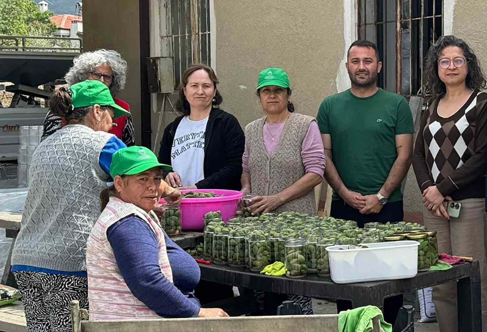 Çağla turşusundan kadın üreticilere ekonomik katkı
