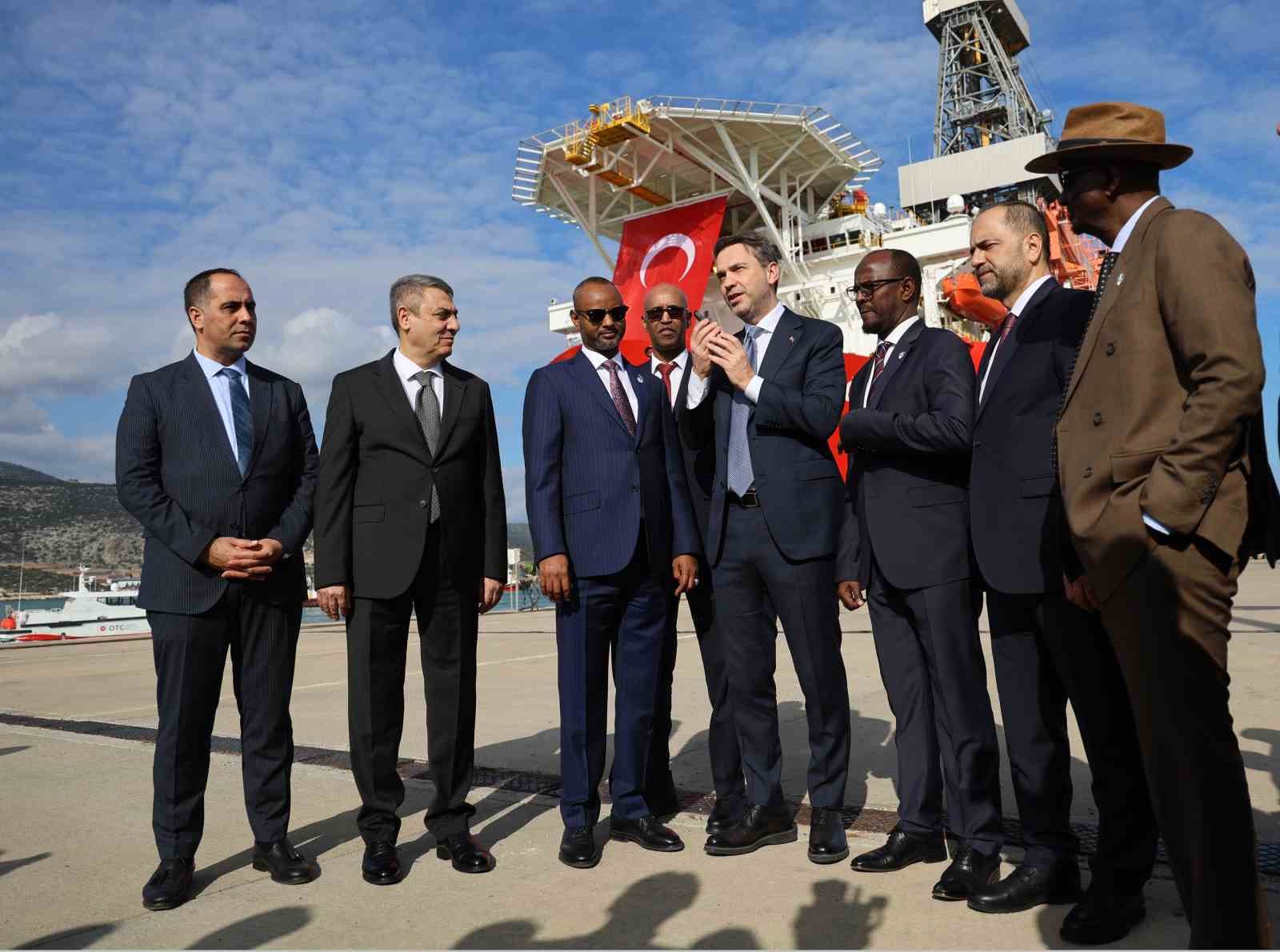 Çağrı Bey sondaj gemisi, Bakan Bayraktar’ın katıldığı törenle Somali’ye uğurlandı
