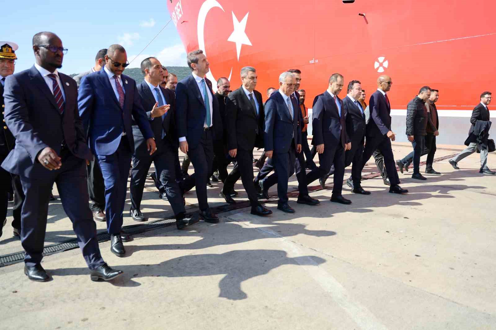 Çağrı Bey sondaj gemisi, Bakan Bayraktar’ın katıldığı törenle Somali’ye uğurlandı
