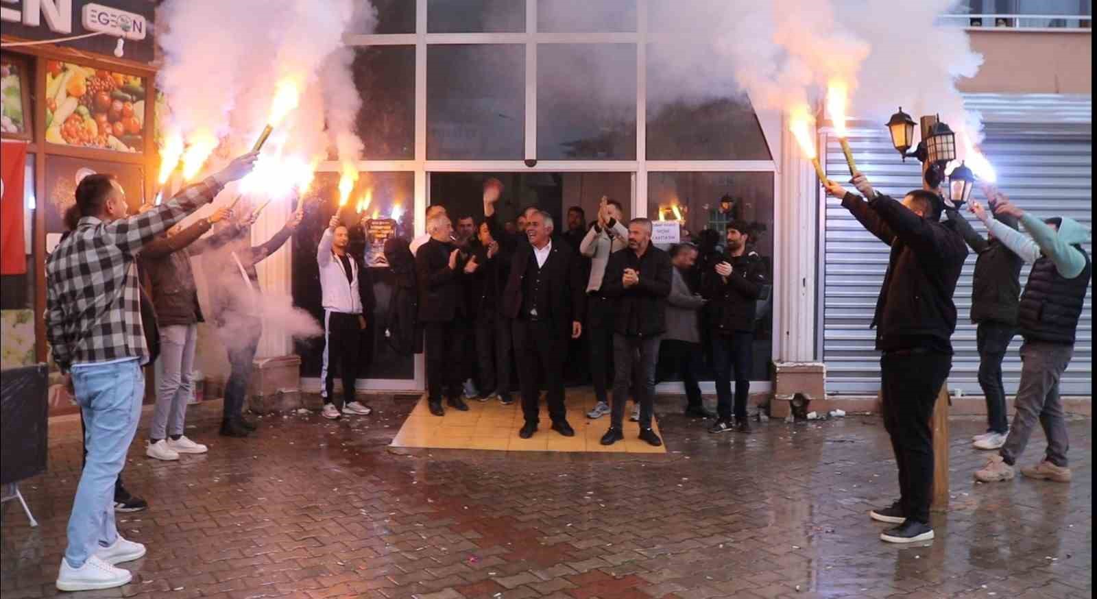 Çal Esnaf Odası’nda 4 dönemdir değişmeyen başkan değişti
