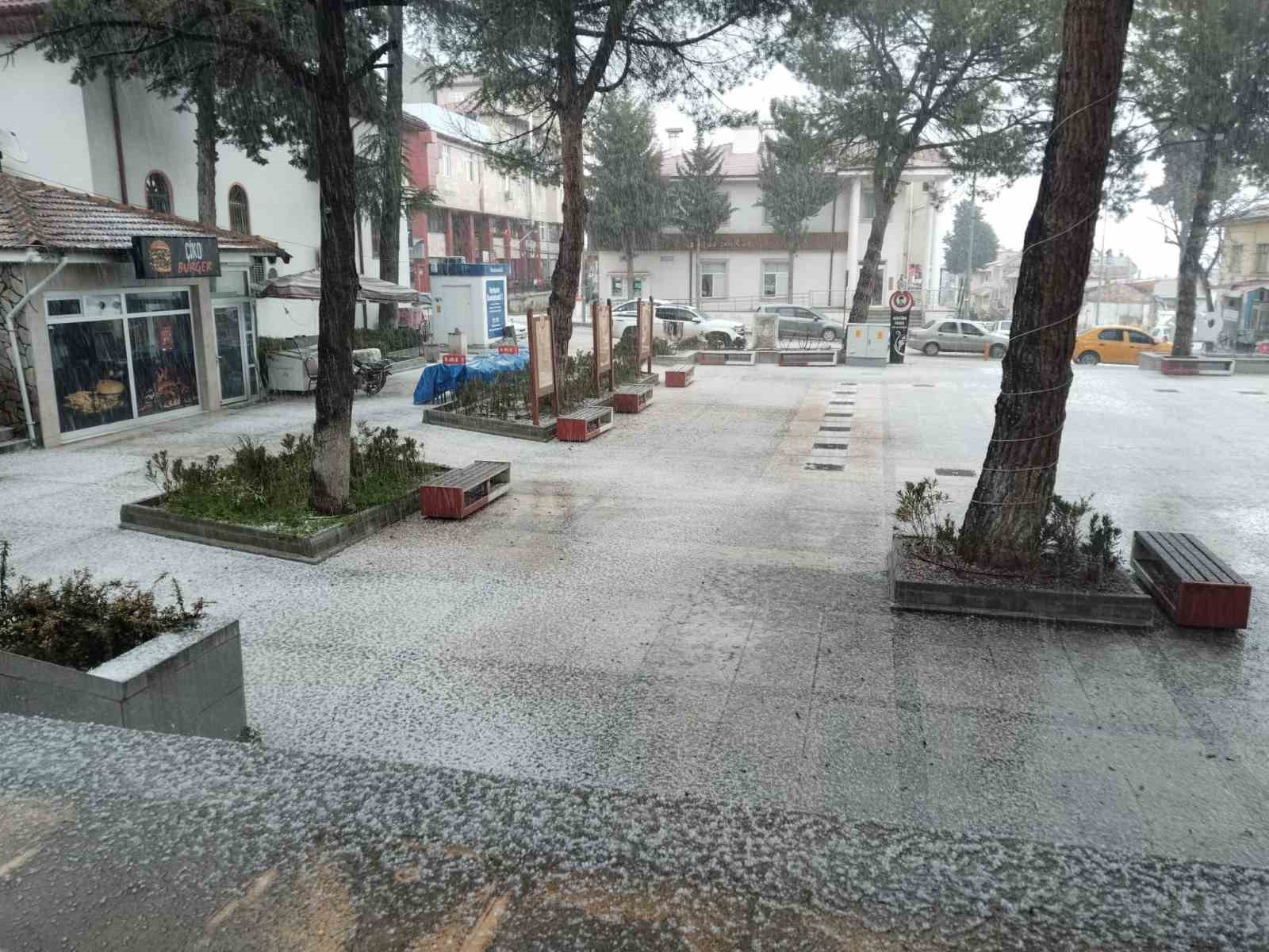 Çal’a Mart ayında kar düştü
