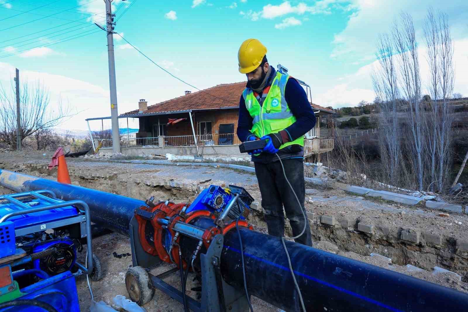 Çal’da ekonomik ömrünü tamamlayan hatlar bir bir yenileniyor
