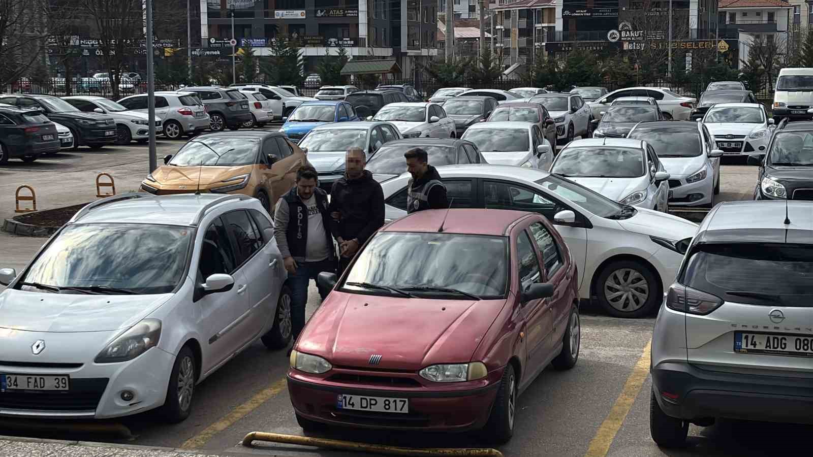 Çaldığı kamyonla eski sevgilisinin evine gitti, camdan girdiği evden laptop çaldı
