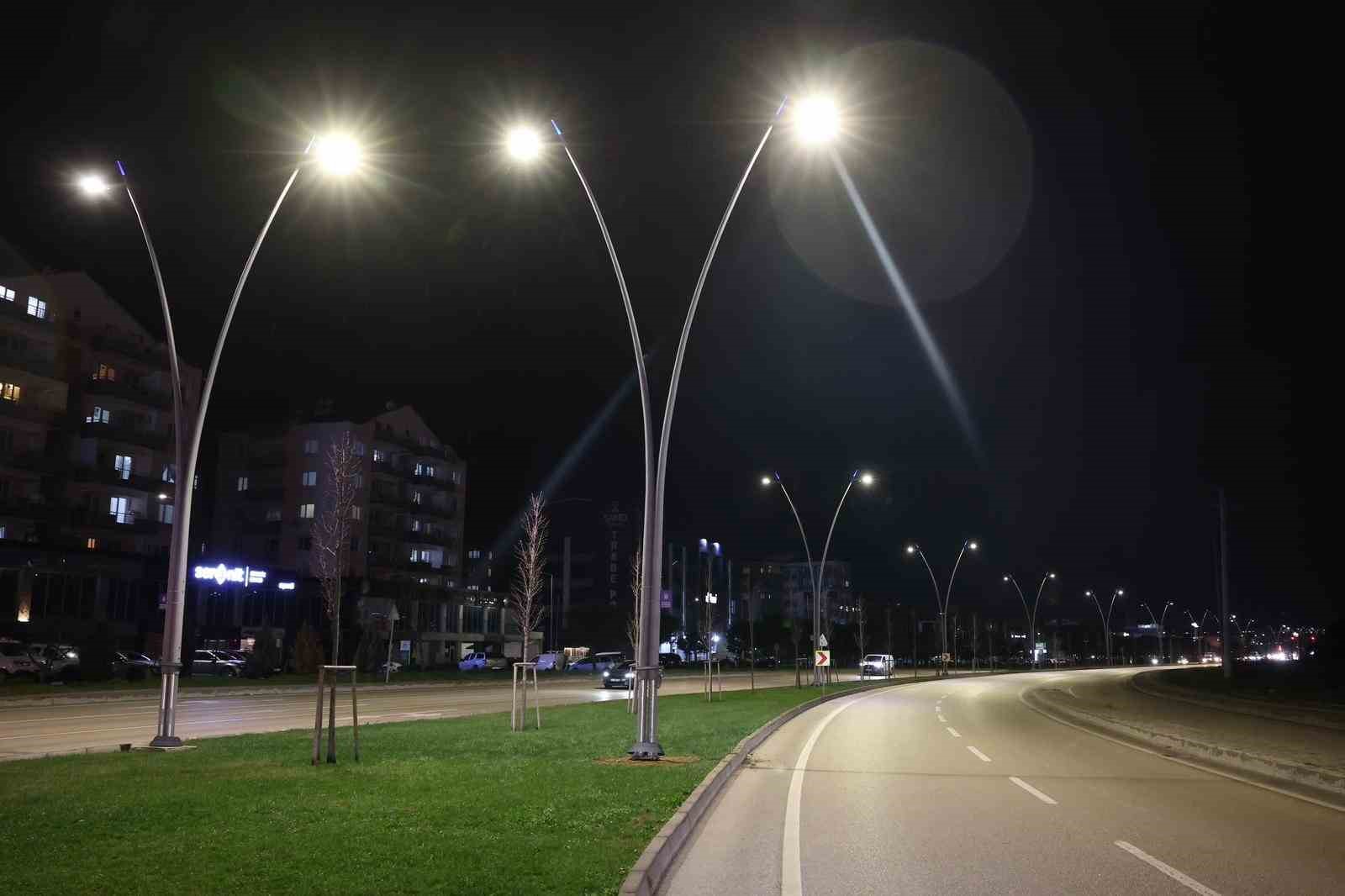 Çalı yolu büyükşehirle aydınlandı
