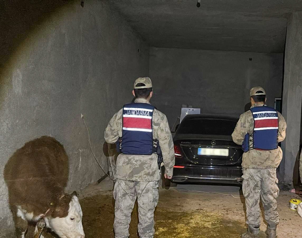 Çalıntı otomobil ahırda bulundu
