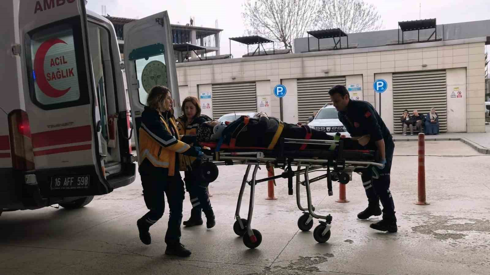 Cam silerken 4 metreden düştü
