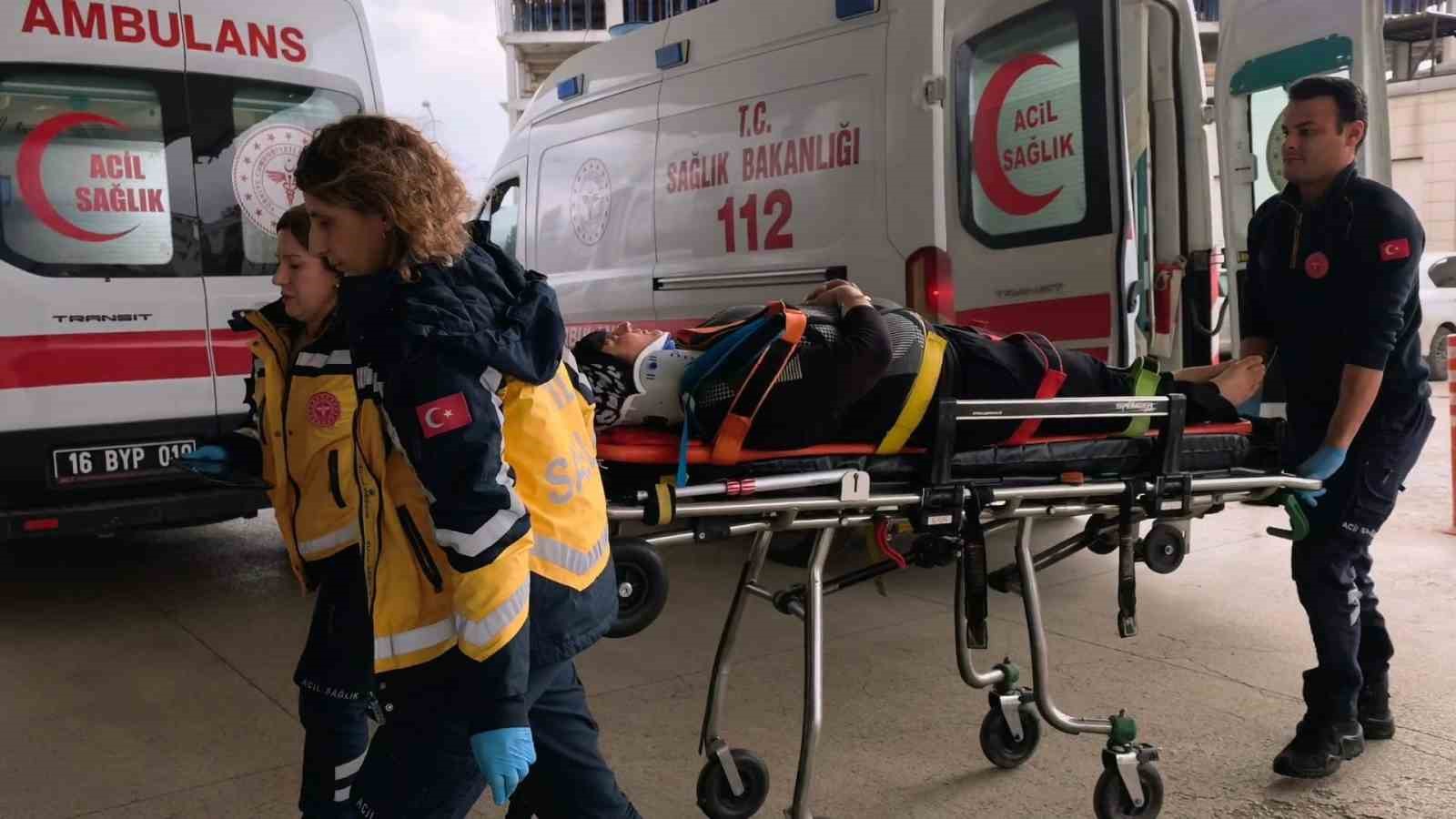 Cam silerken 4 metreden düştü
