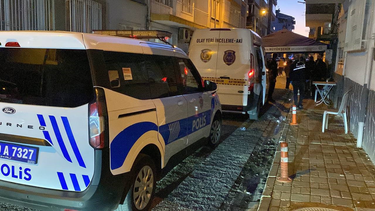 Cam silerken 5. kattan düşerek ağır yaralandı
