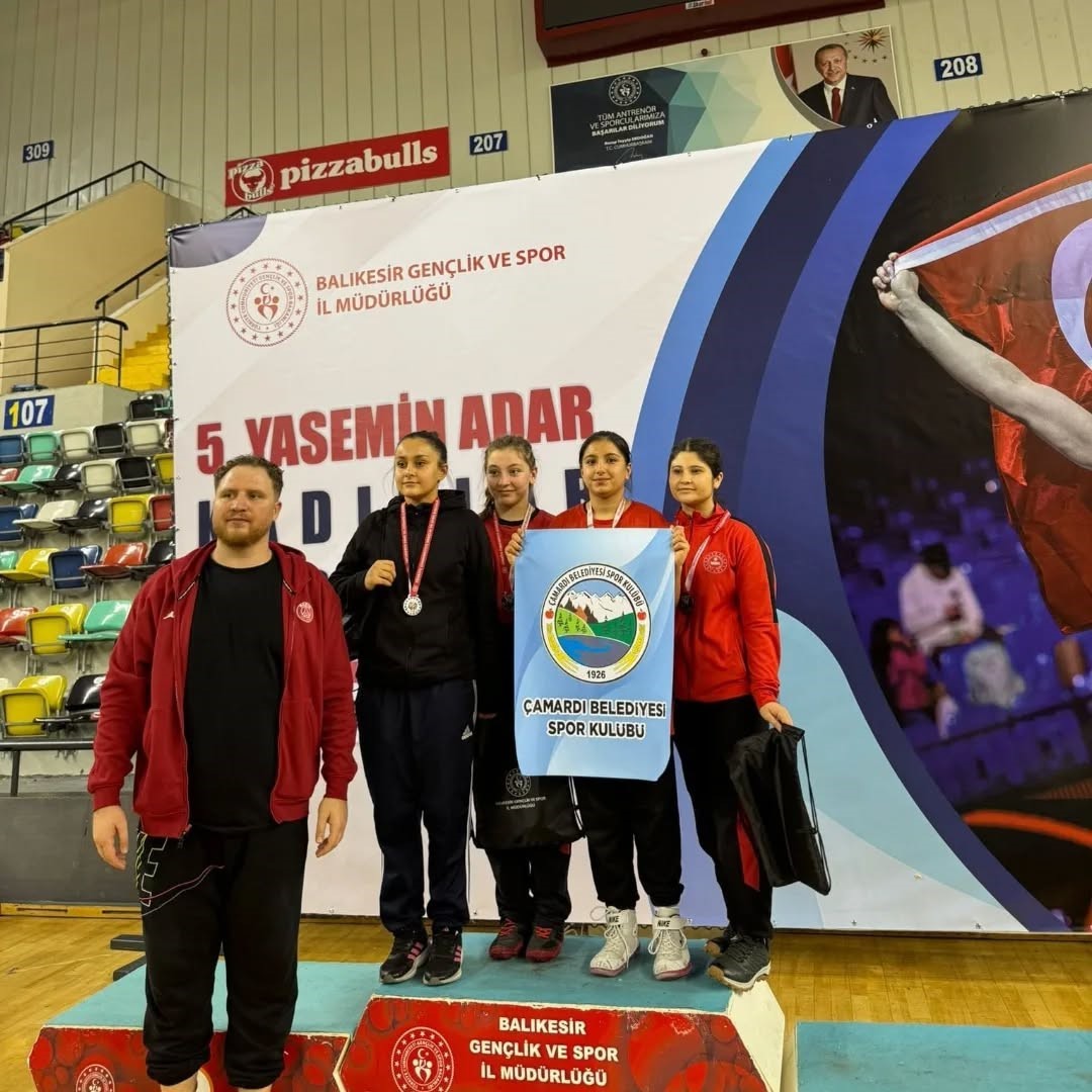 Camardı Spor Kulübü sporcuları Balıkesir’den madalya ile döndü

