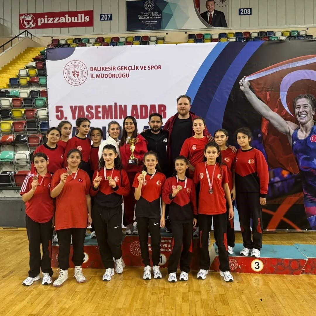 Camardı Spor Kulübü sporcuları Balıkesir’den madalya ile döndü
