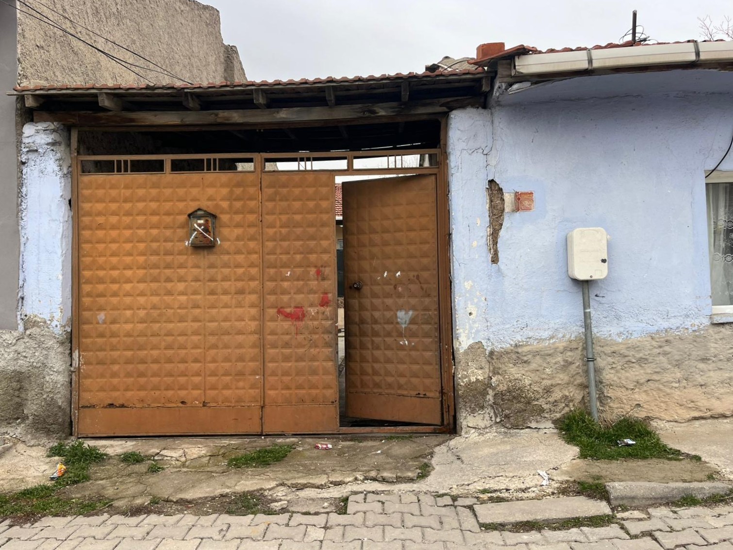 Çamaşır makinasındaki kaçak elektrik genç kadını çarptı
