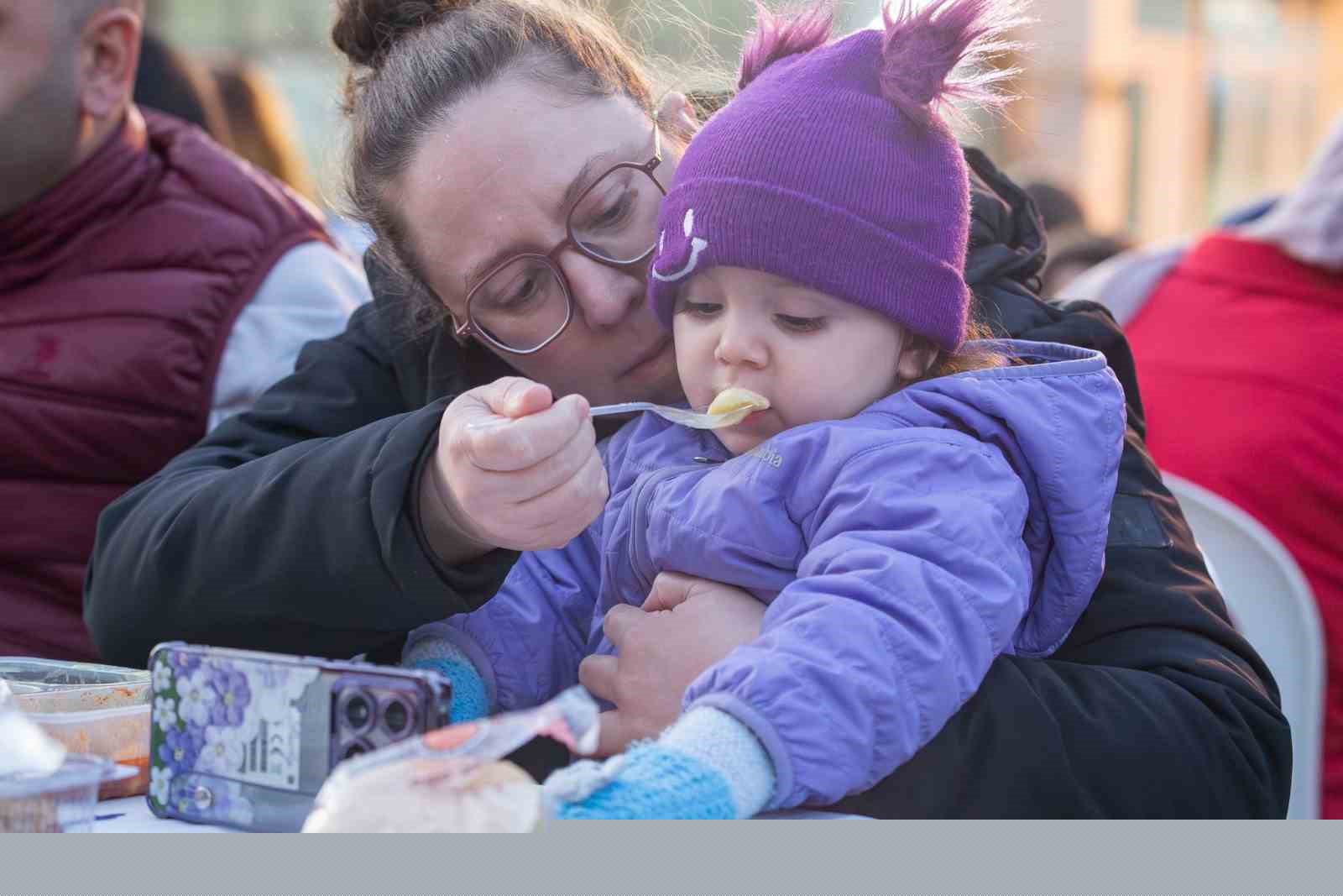 Çamdibi’nde binlerce kişilik iftar sofrası
