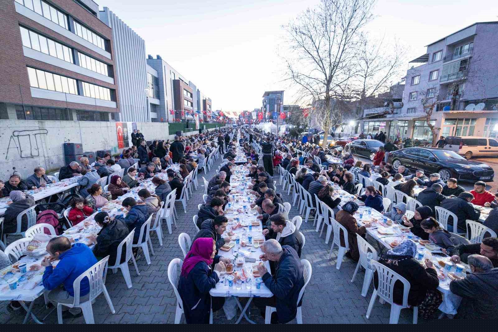Çamdibi’nde binlerce kişilik iftar sofrası
