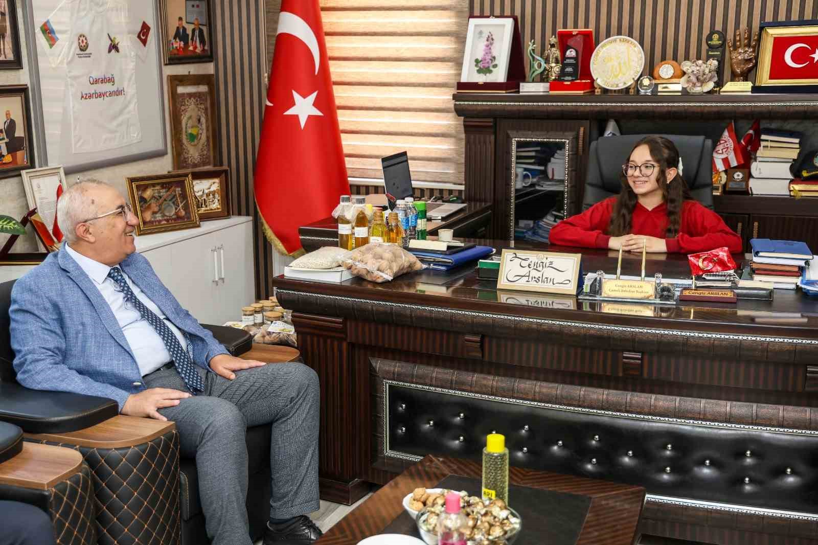 Çameli Belediye Başkanı Cengiz Arslan koltuğunu Erva’ya bıraktı
