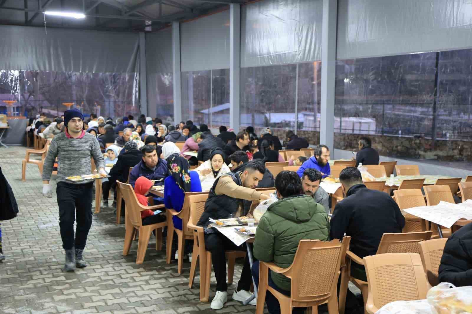 Çameli Belediyesi, Elmalı Mahallesi’nde ilk iftar sofrasını kuruldu
