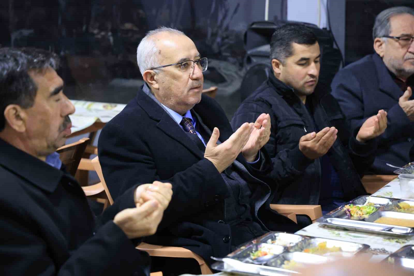 Çameli Belediyesi, Elmalı Mahallesi’nde ilk iftar sofrasını kuruldu
