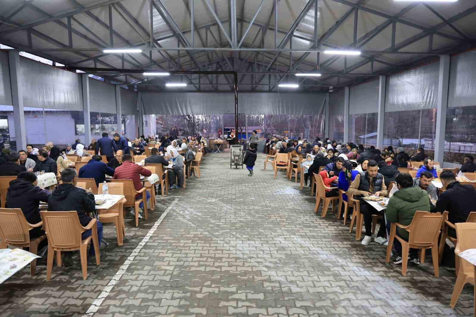 Çameli Belediyesi, Elmalı Mahallesi’nde ilk iftar sofrasını kuruldu
